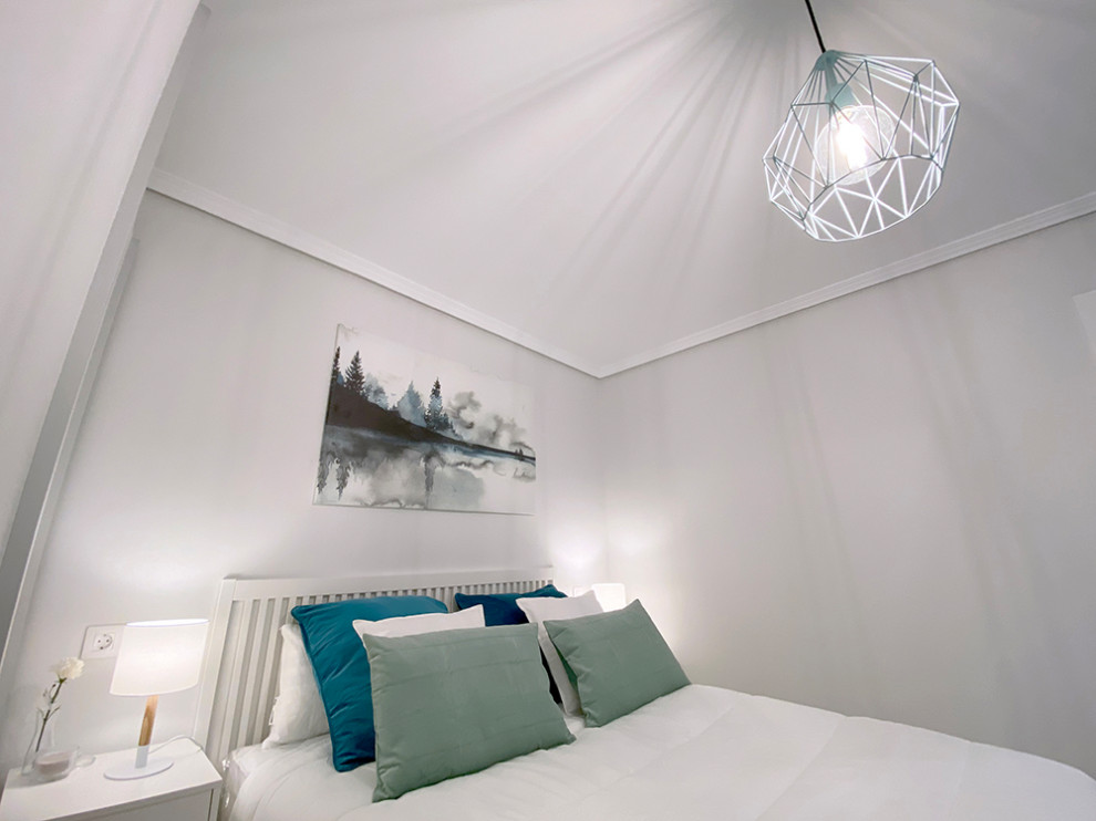Свежая идея для дизайна: спальня среднего размера в скандинавском стиле - отличное фото интерьера