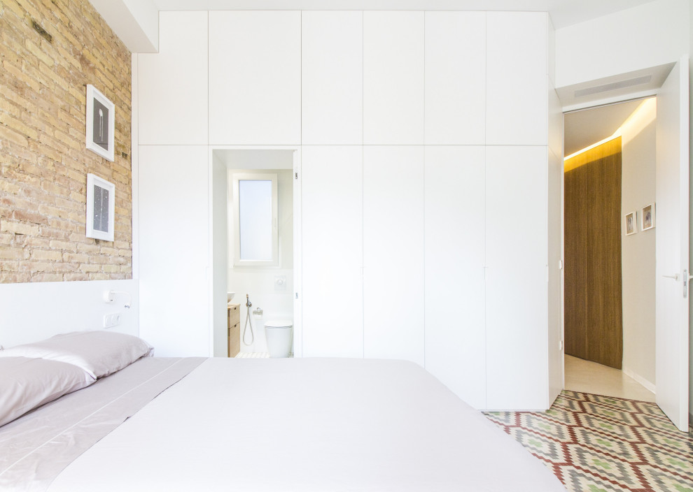 Mid-sized trendy master bedroom photo in Valencia with white walls