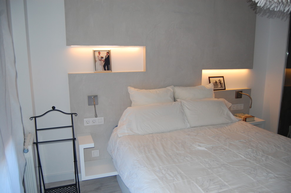 バルセロナにあるトランジショナルスタイルのおしゃれな寝室のインテリア