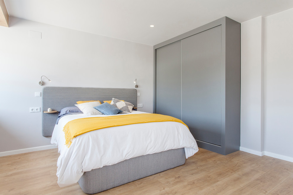 Design ideas for a mediterranean bedroom in Valencia.