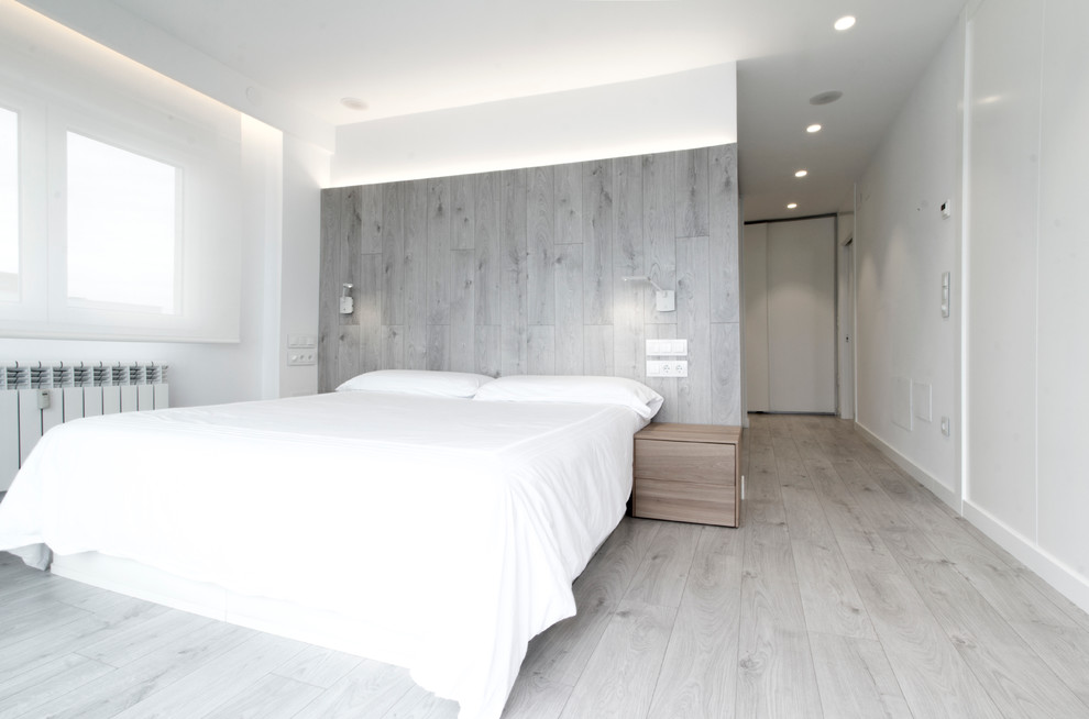 Diseño de dormitorio moderno de tamaño medio