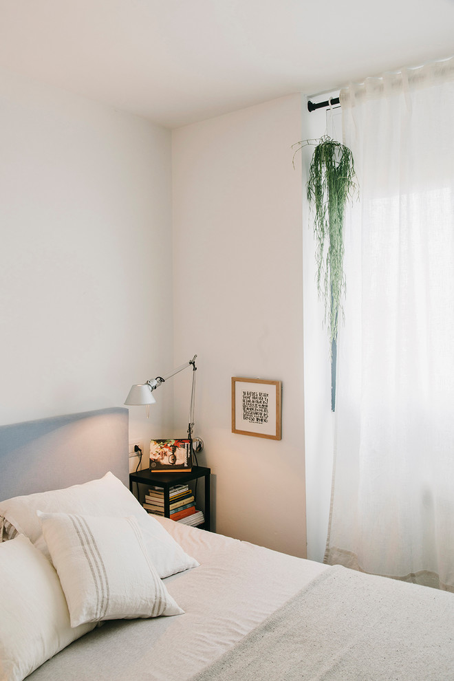Foto de dormitorio tradicional renovado pequeño