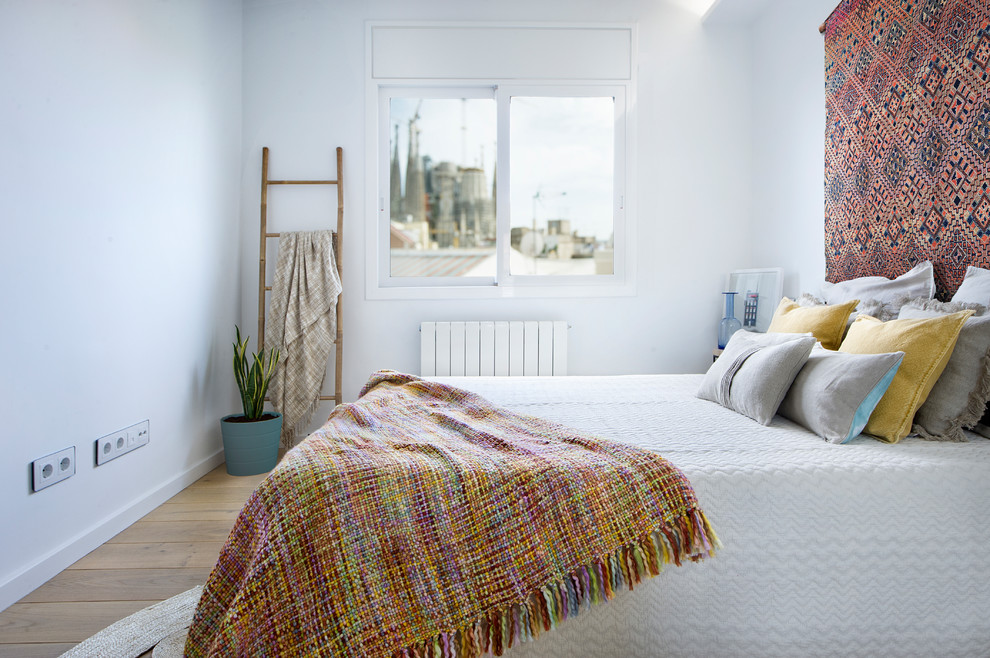 バルセロナにあるコンテンポラリースタイルのおしゃれな寝室のインテリア