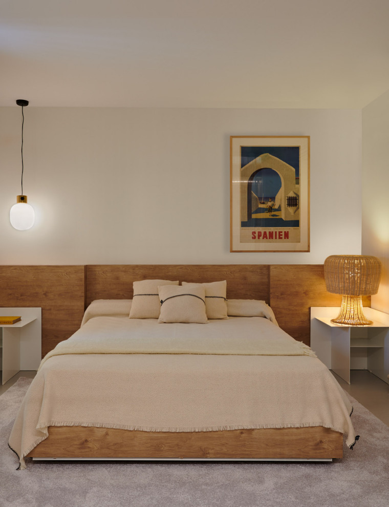 Mittelgroßes Modernes Schlafzimmer mit weißer Wandfarbe, Betonboden und grauem Boden in Barcelona