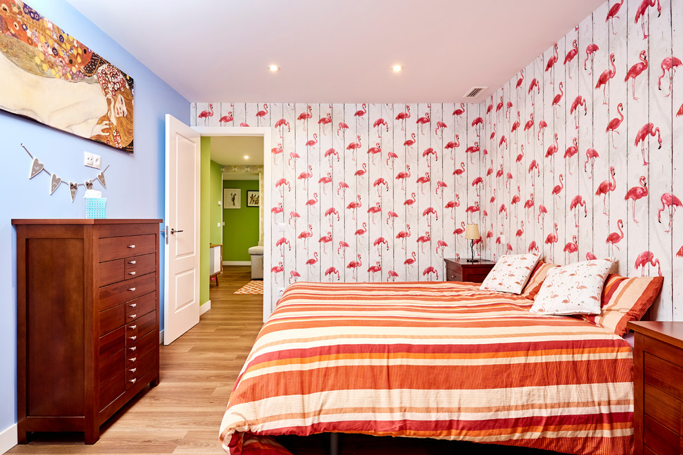 This is an example of a retro bedroom in Madrid.