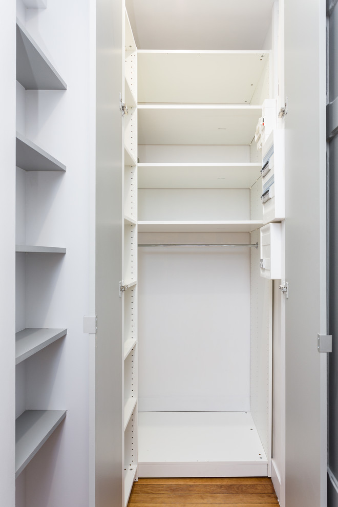 Closet - mid-century modern closet idea in Paris
