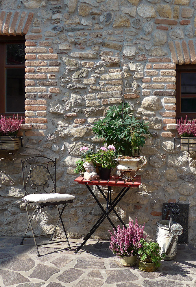 Immagine di un patio o portico mediterraneo