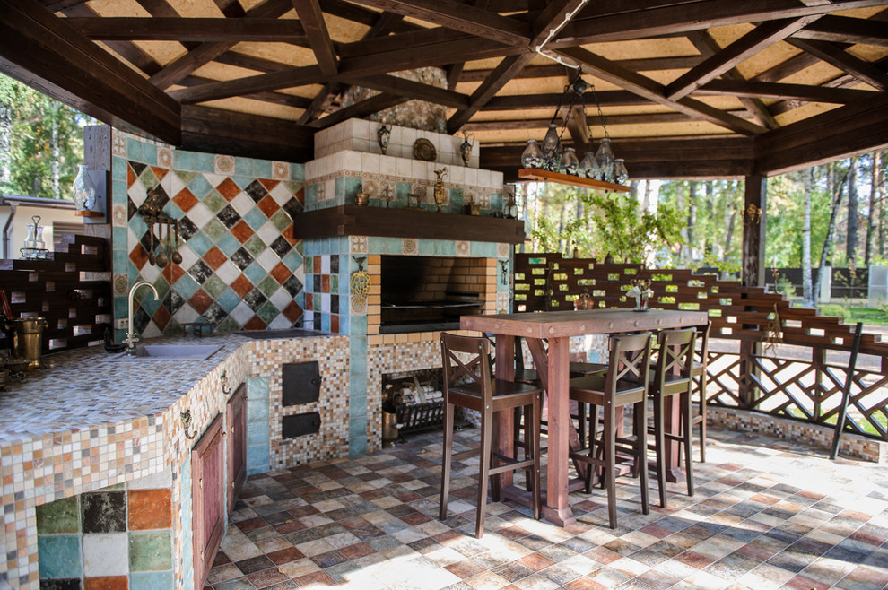 Romantic patio in Novosibirsk with an outdoor kitchen.