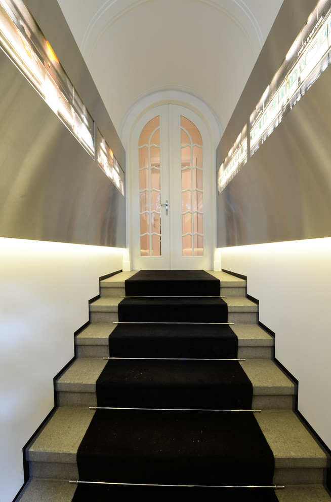 Inspiration for a large contemporary staircase remodel in Hamburg