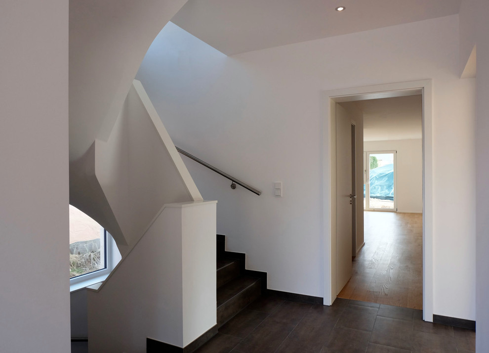 Inspiration for a contemporary entrance in Frankfurt.