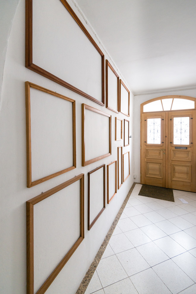 ドルトムントにあるコンテンポラリースタイルのおしゃれな玄関の写真