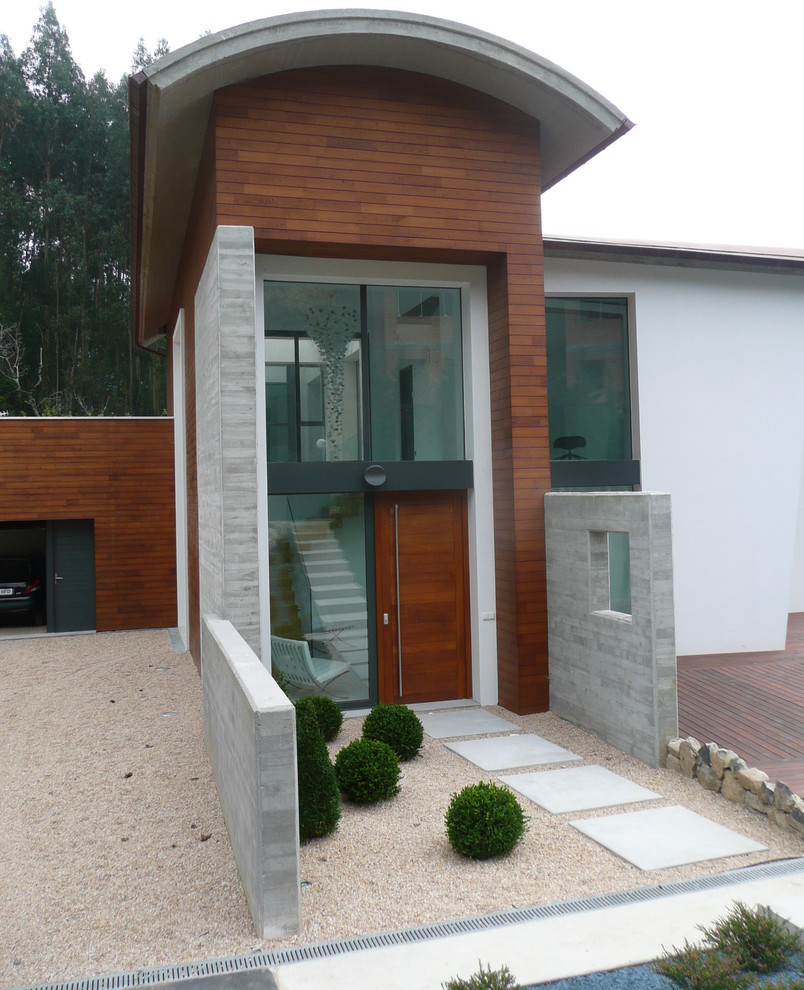 Idee per una porta d'ingresso contemporanea di medie dimensioni con una porta singola e una porta in legno bruno