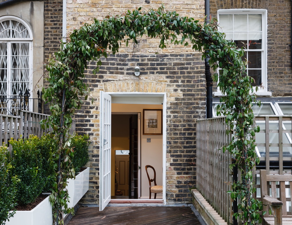 This is an example of a classic entrance in London.