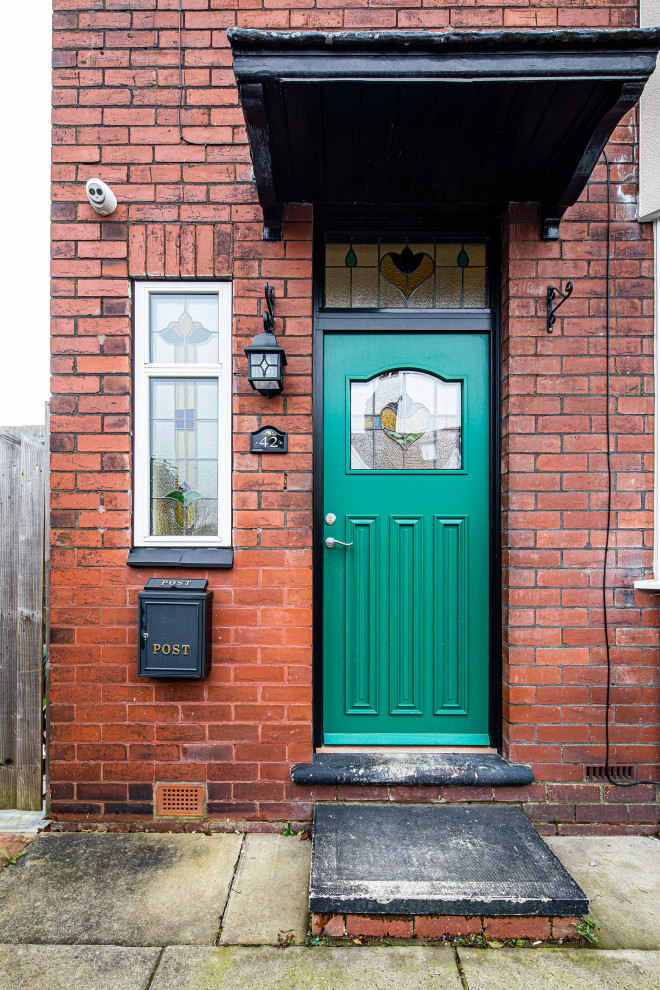 This is an example of a contemporary entrance in Manchester.