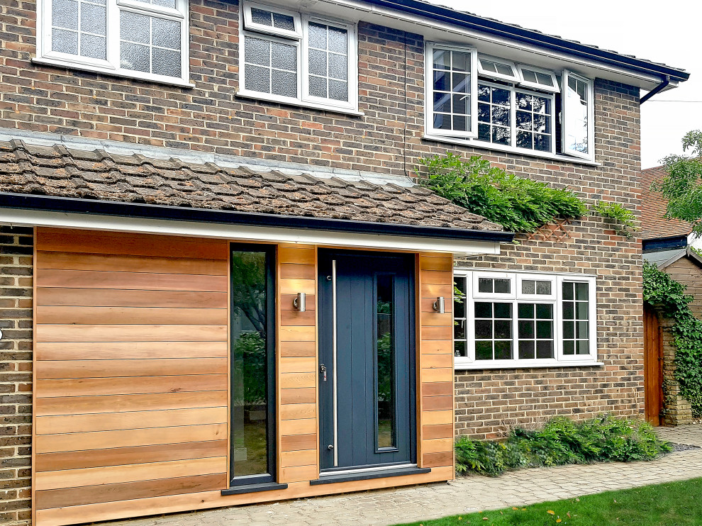 Стильный дизайн: маленький дом в стиле модернизм для на участке и в саду - последний тренд