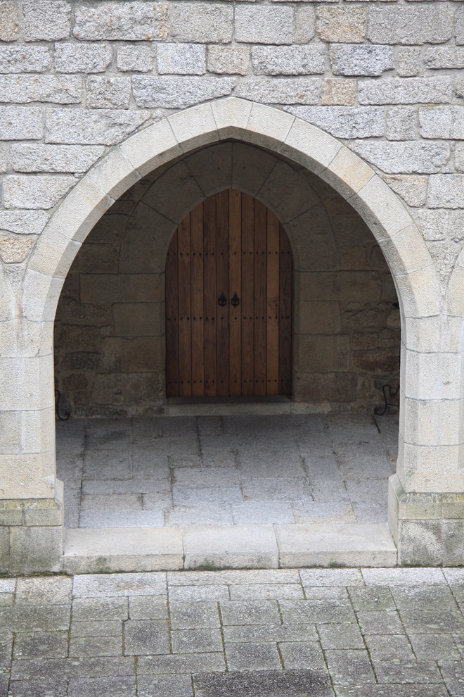 Elegant entryway photo in Cornwall