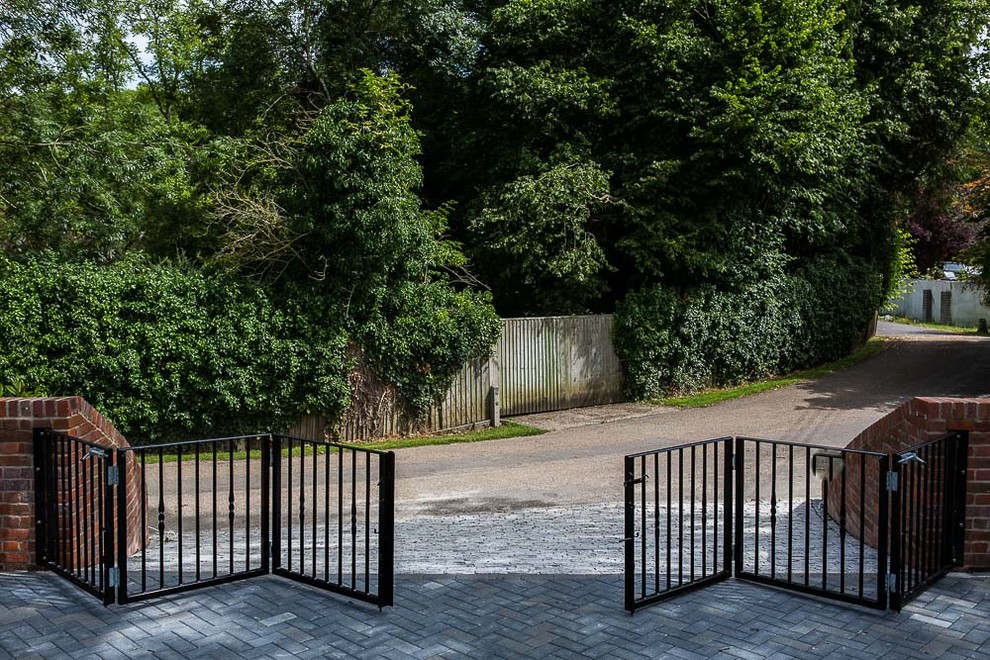 Design ideas for a contemporary entrance in Buckinghamshire.