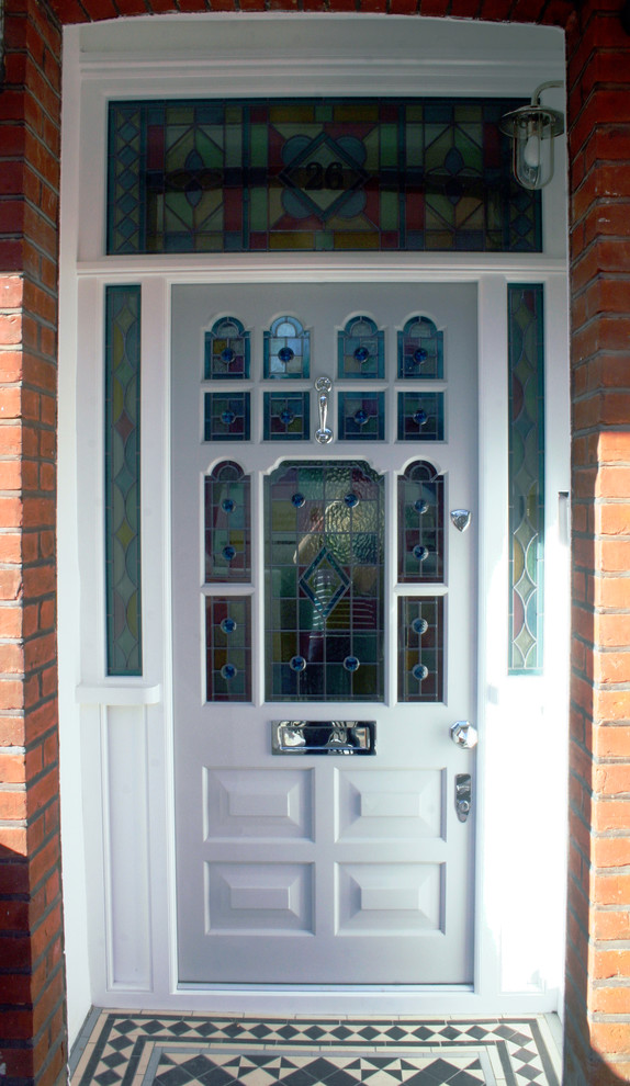 This is an example of a traditional entrance in Hampshire.