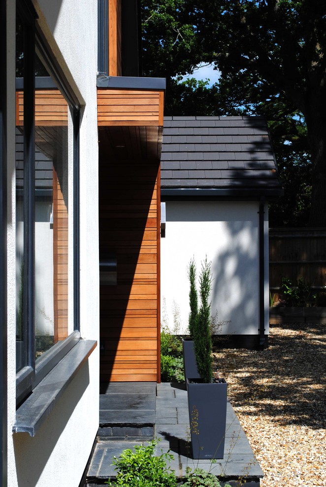 Photo of a contemporary entrance in Hampshire.