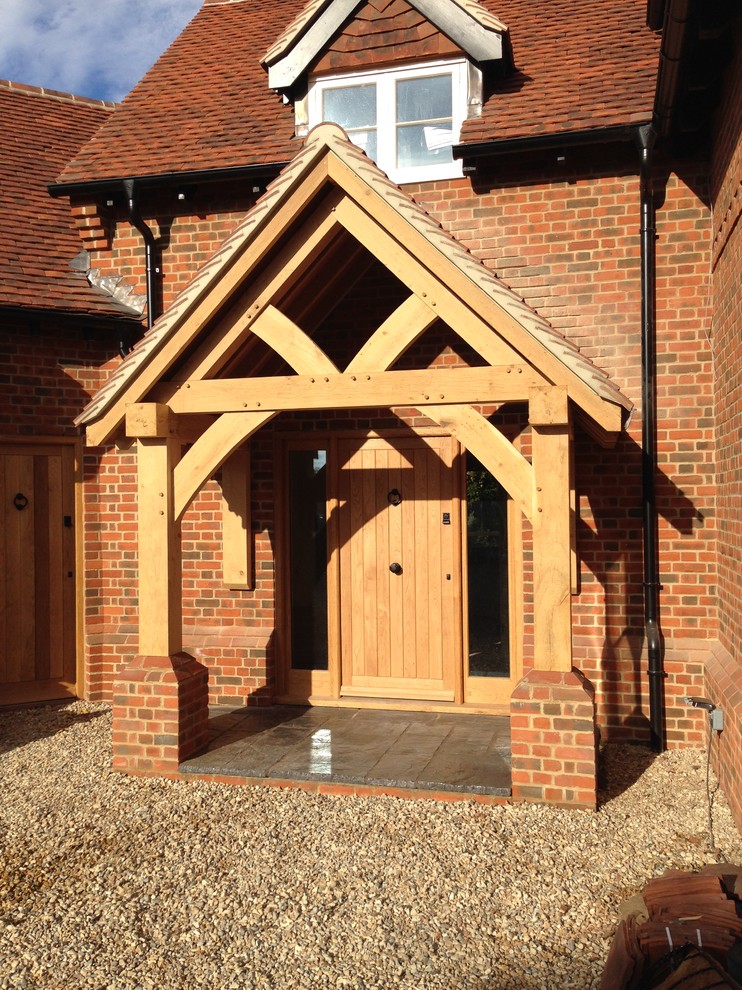 Photo of a traditional entrance in Berkshire.