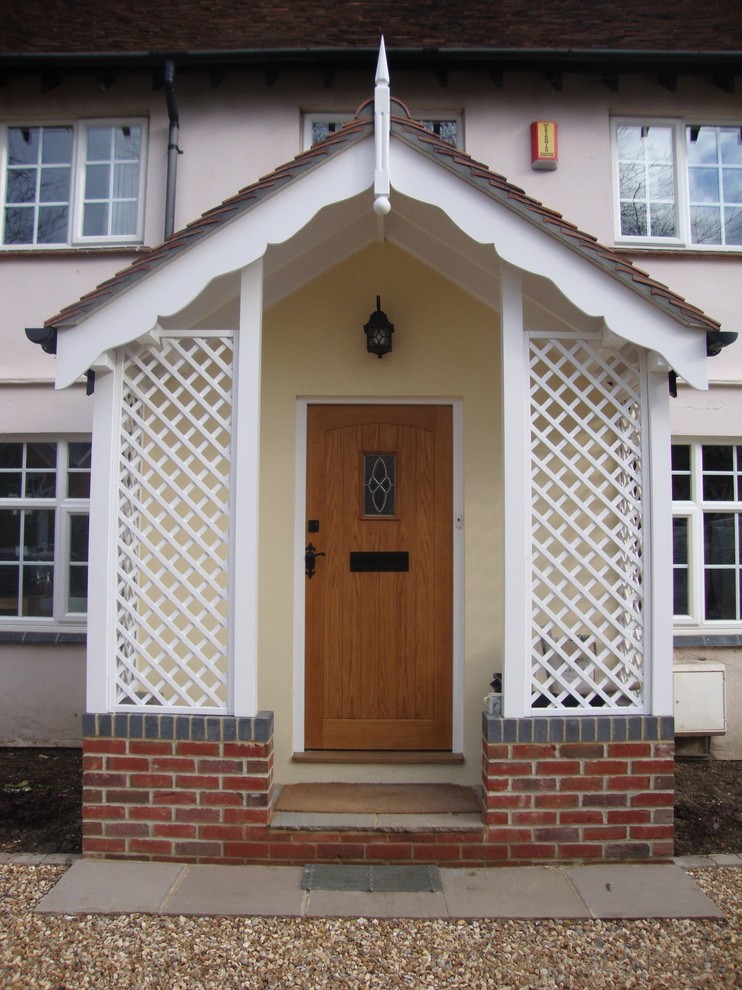 Inspiration for a classic entrance in Berkshire.