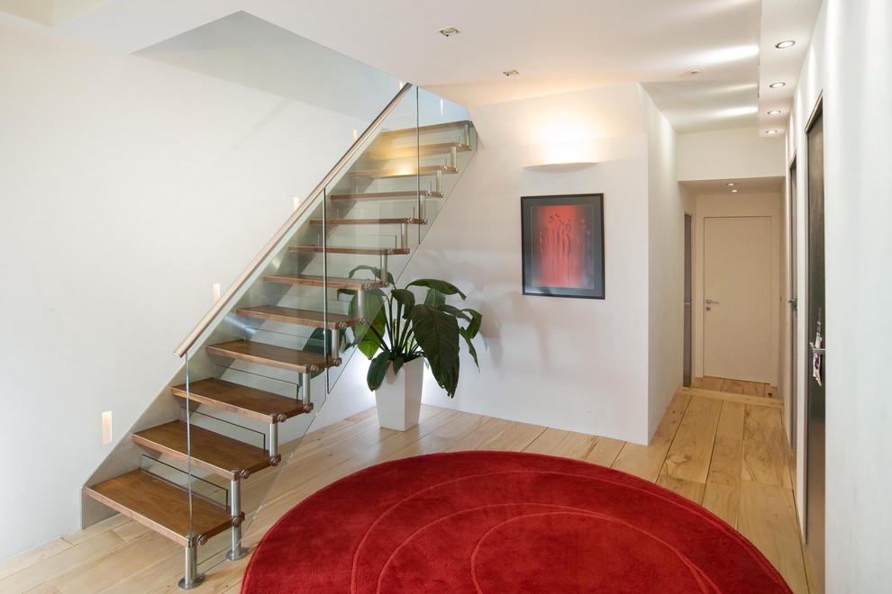 This is an example of a contemporary hallway in Manchester with white walls.