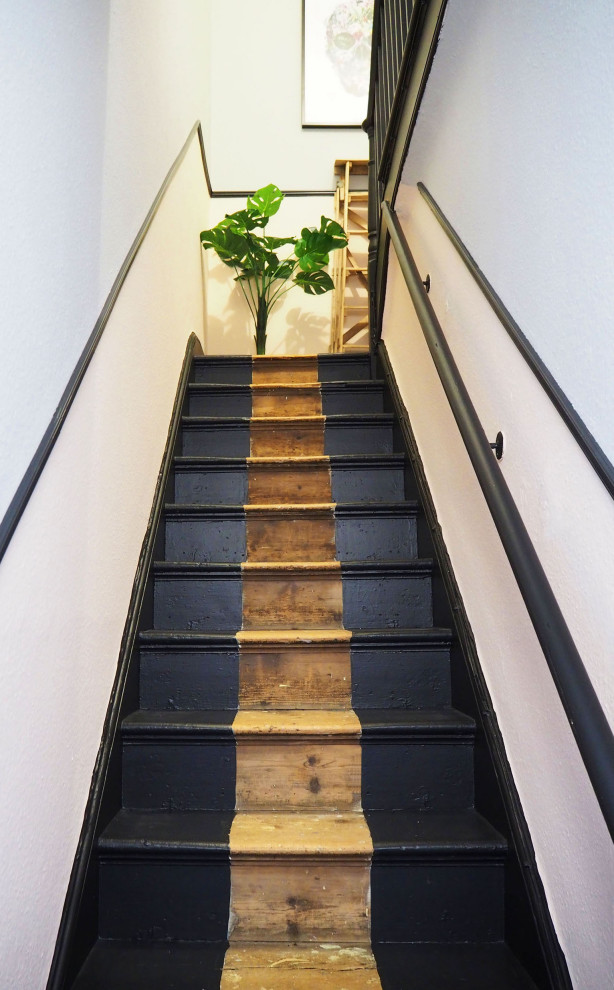 Стильный дизайн: лестница среднего размера - последний тренд