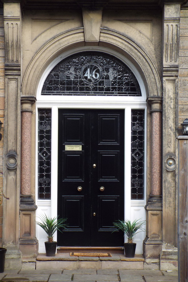 Ornate entryway photo in Edinburgh