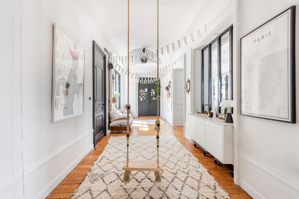 Inspiration for an eclectic entryway remodel in Lyon