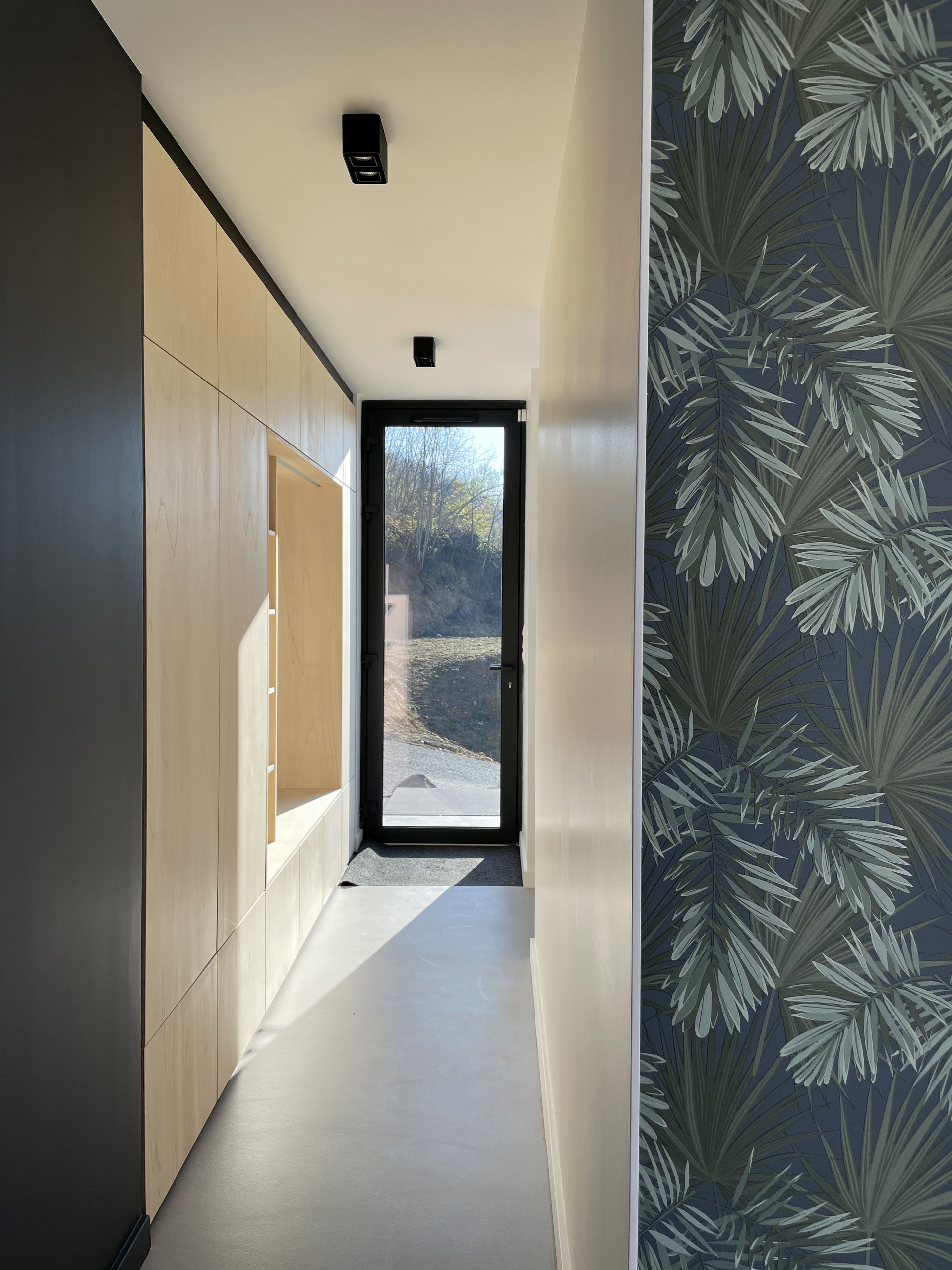 75 Beautiful Concrete Floor And Wallpaper Entryway Pictures Ideas April 21 Houzz