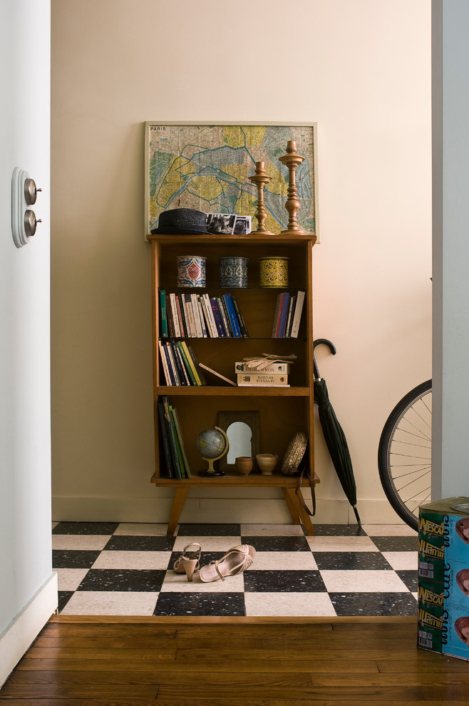 1960s entryway photo in Paris