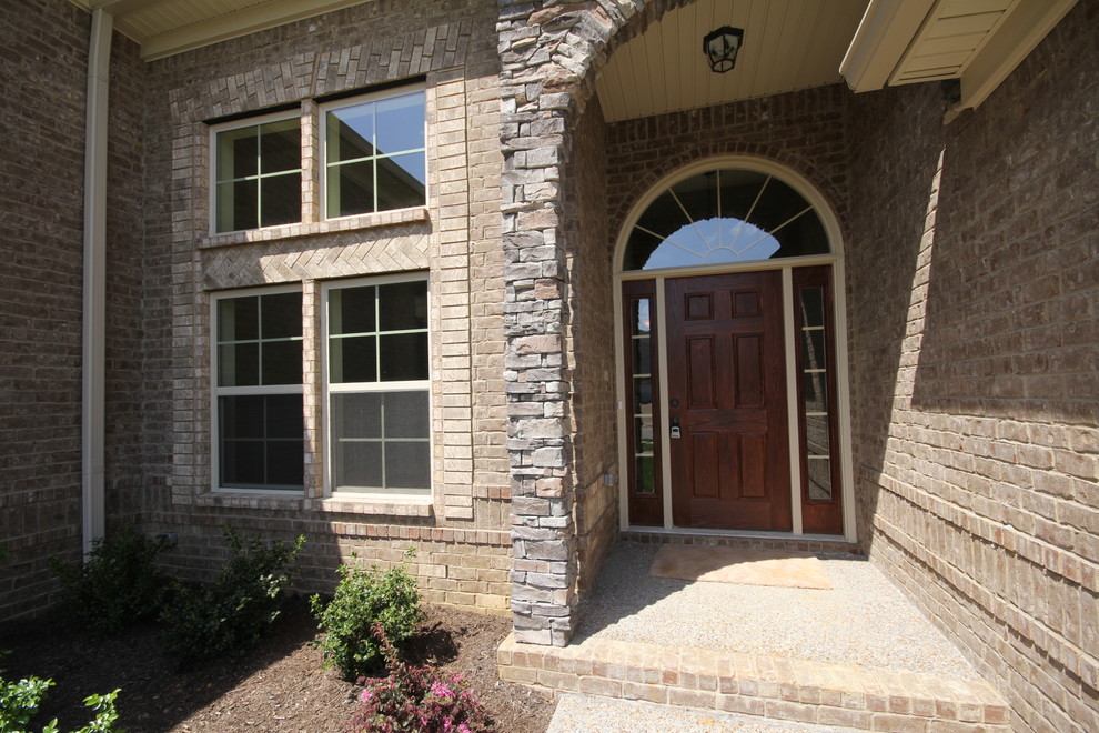 Example of a classic entryway design in Nashville