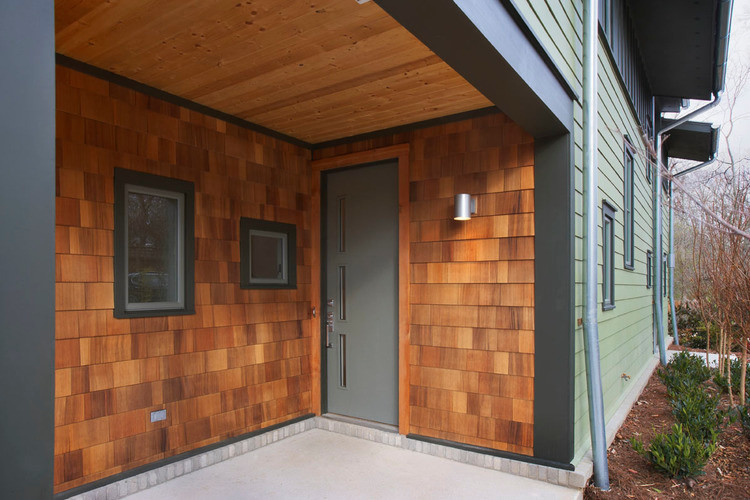Große Moderne Haustür mit brauner Wandfarbe, Einzeltür und grauer Haustür in Nashville