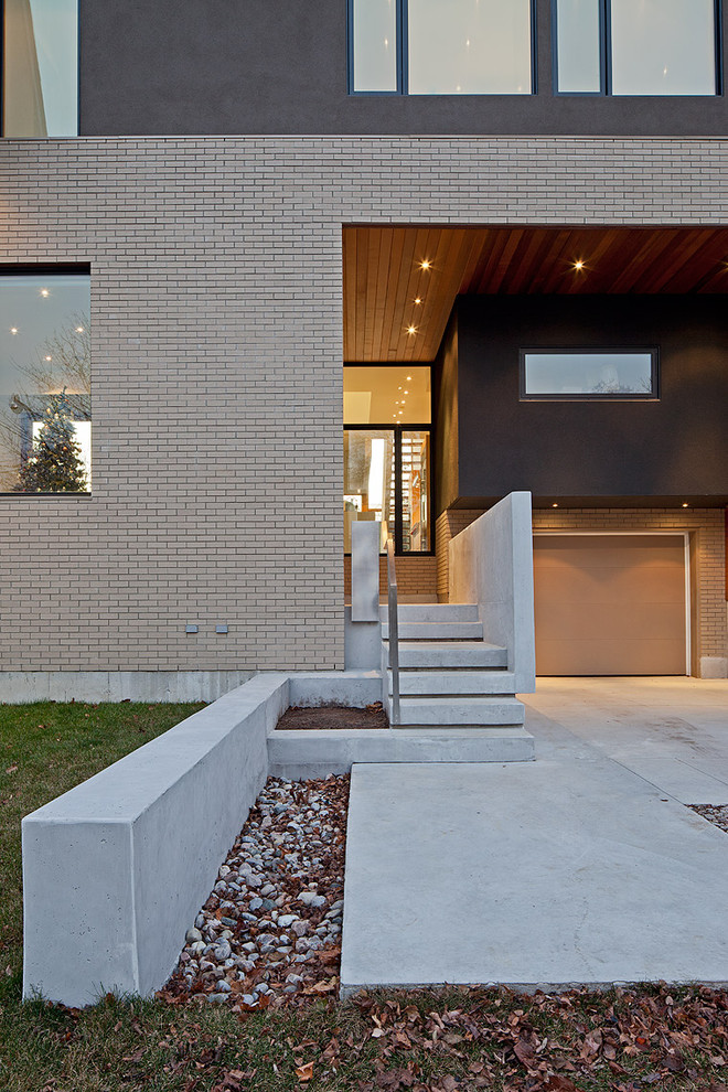 Entryway - contemporary entryway idea in Toronto