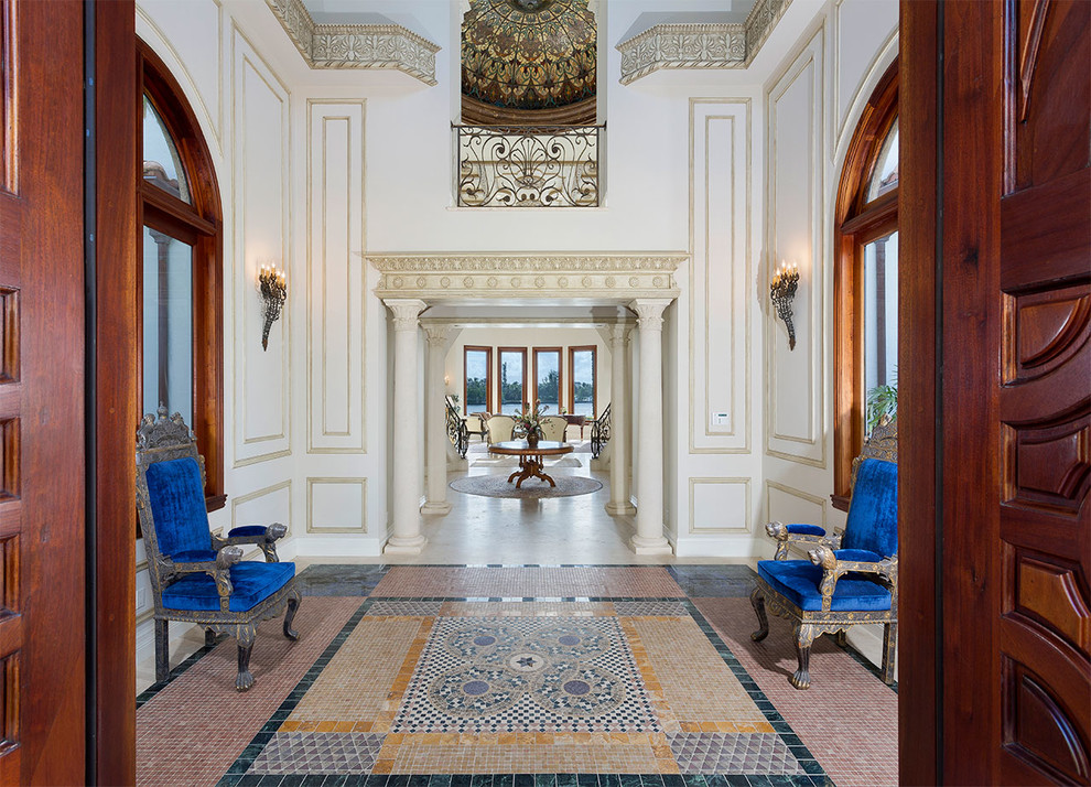 Ispirazione per un grande ingresso classico con pareti beige, pavimento in marmo, una porta a due ante, una porta in legno bruno e pavimento multicolore