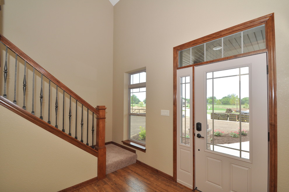 Example of a classic entryway design in Milwaukee