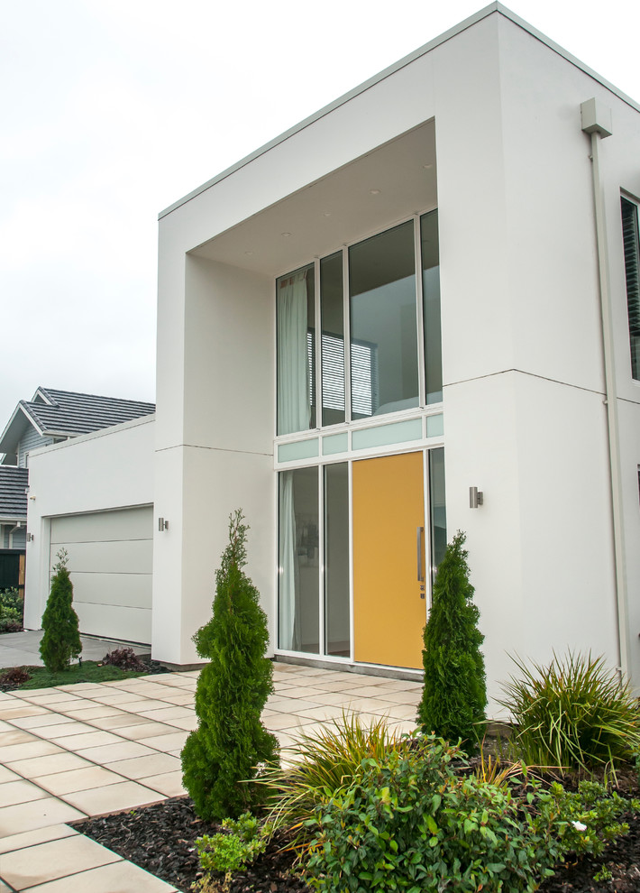 Mittelgroße Moderne Haustür mit weißer Wandfarbe, Einzeltür und gelber Haustür in Sydney