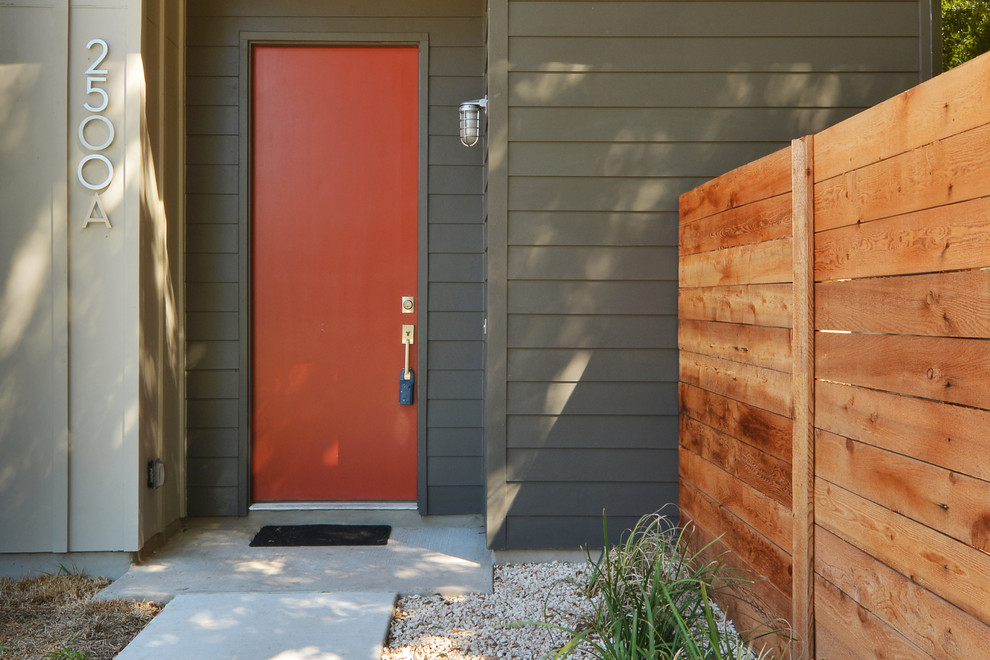 Idee per un ingresso o corridoio moderno con una porta singola e una porta rossa