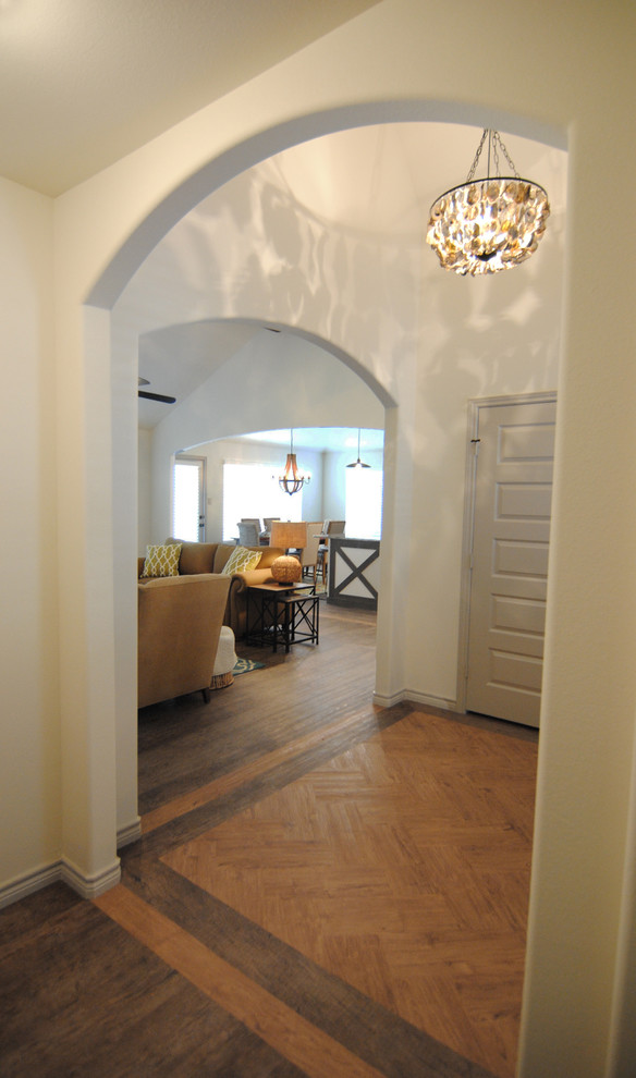 Идея дизайна: входная дверь среднего размера в современном стиле с серыми стенами, полом из винила, одностворчатой входной дверью и серой входной дверью