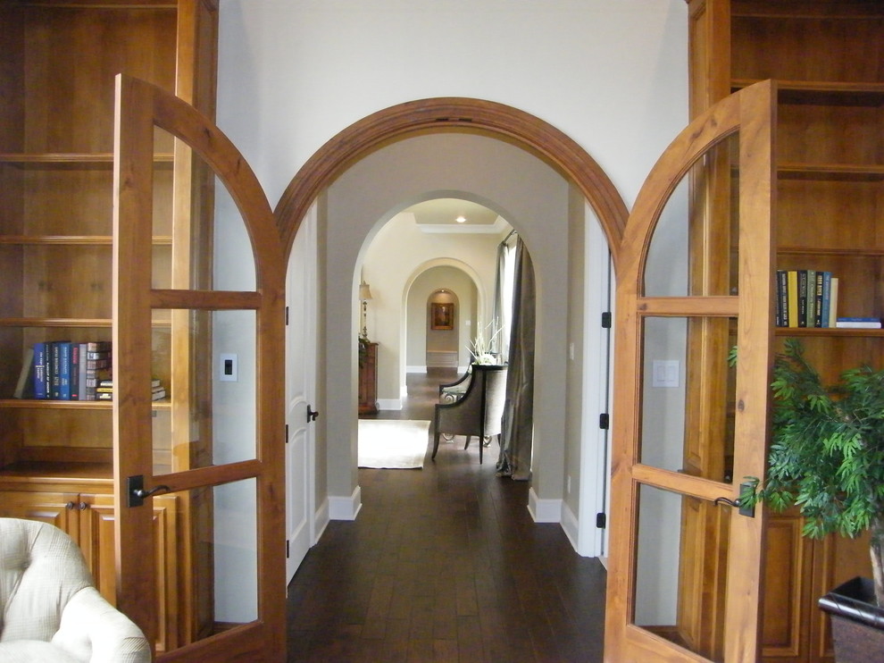 Entryway - traditional entryway idea in Austin