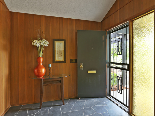 Entryway - mid-century modern entryway idea in Portland