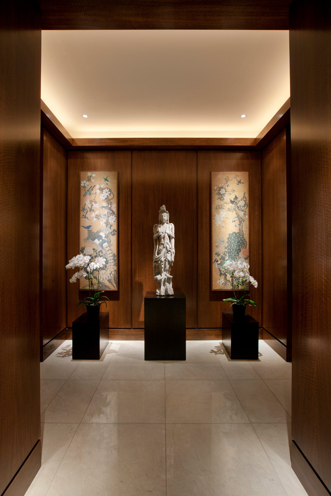 This is an example of a world-inspired entrance in Chicago with brown walls.