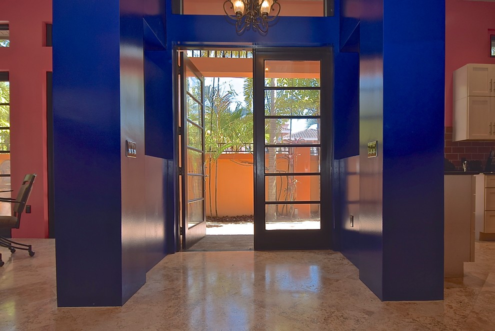 Photo of a contemporary entrance in Tampa.