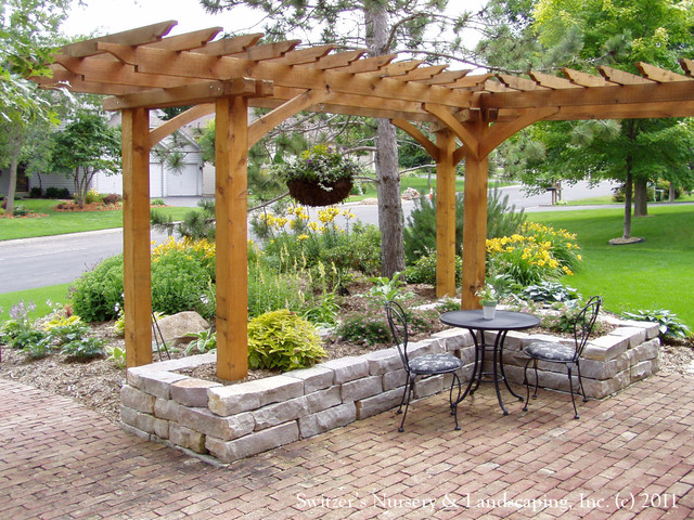 A Salt Box Landscape - Pergola & PLanter - Traditional - Entry -  Minneapolis - by Workshop at The Gardens | Houzz