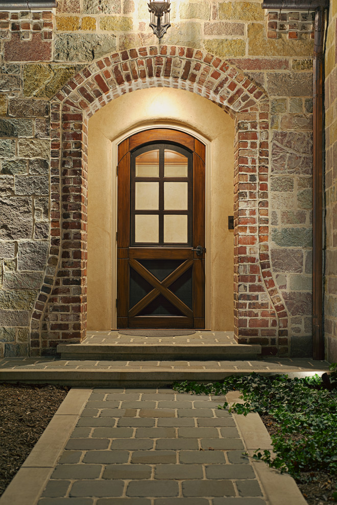 Exemple d'une porte d'entrée chic avec une porte simple et une porte en verre.