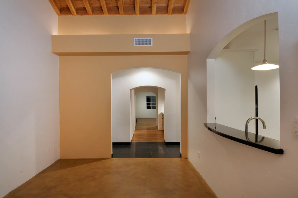 Example of a classic entryway design in Phoenix