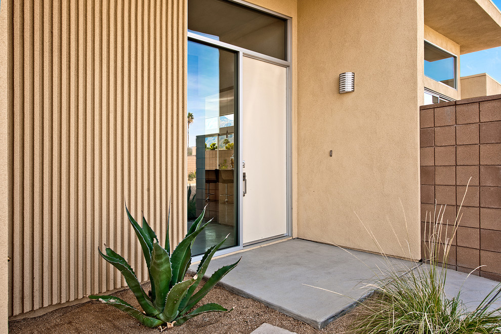 На фото: прихожая в стиле модернизм с одностворчатой входной дверью и белой входной дверью