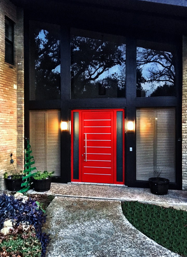 Idee per un ingresso o corridoio design di medie dimensioni con una porta singola e una porta rossa