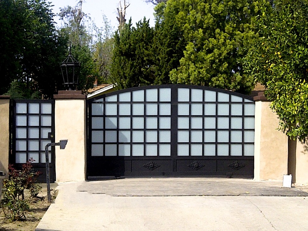 Design ideas for a midcentury entrance in Los Angeles.
