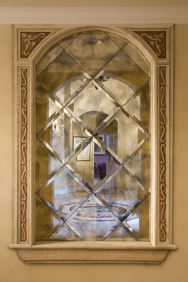 Example of a tuscan entryway design in Miami